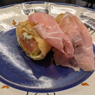 「シェフにお任せ前菜」 まんまには、2つの前菜盛り合わせがあ…