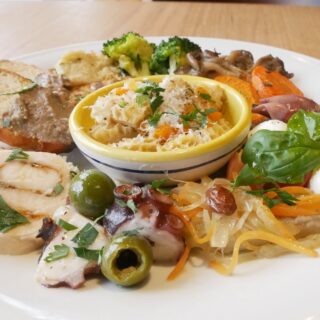 イタリア食堂まんまです🙂 アラカルトだけでなく 豊富なコースを…